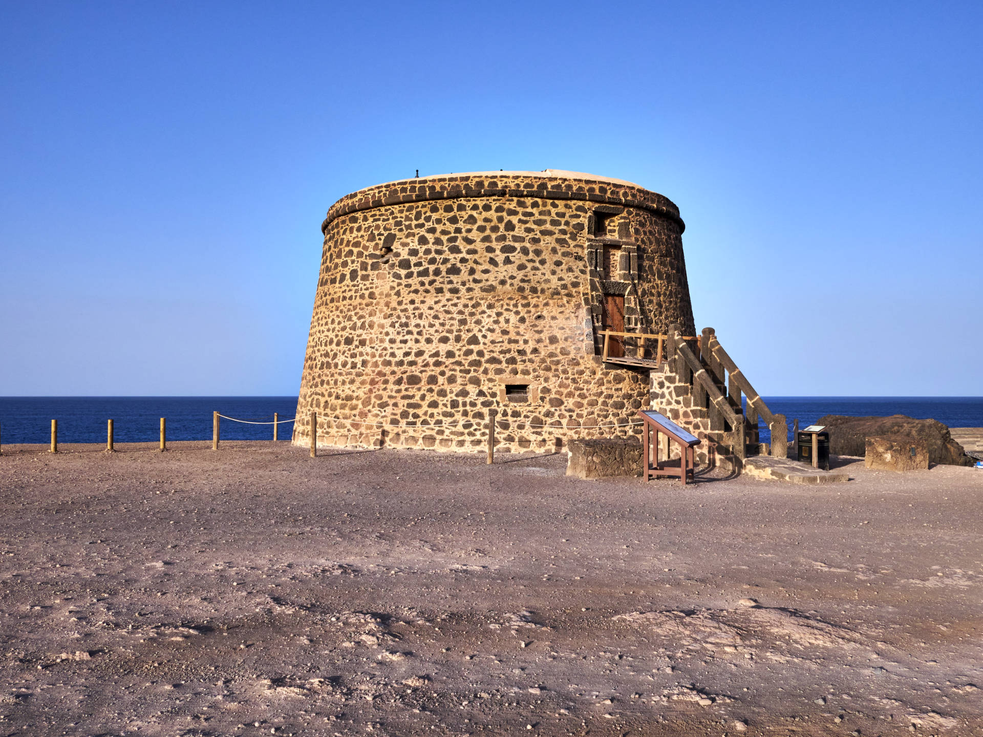 Castillo de Rico Roque o Torre de El Tostón, El Cotillo, Fuerteventura.