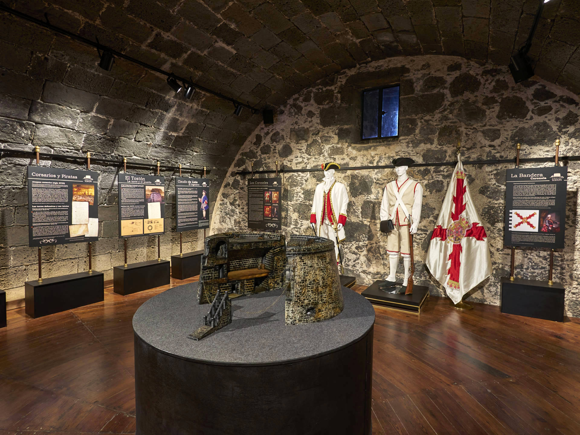 Das neue Museum (11/2024) im Castillo de Rico Roque o Torre de El Tostón, El Cotillo.