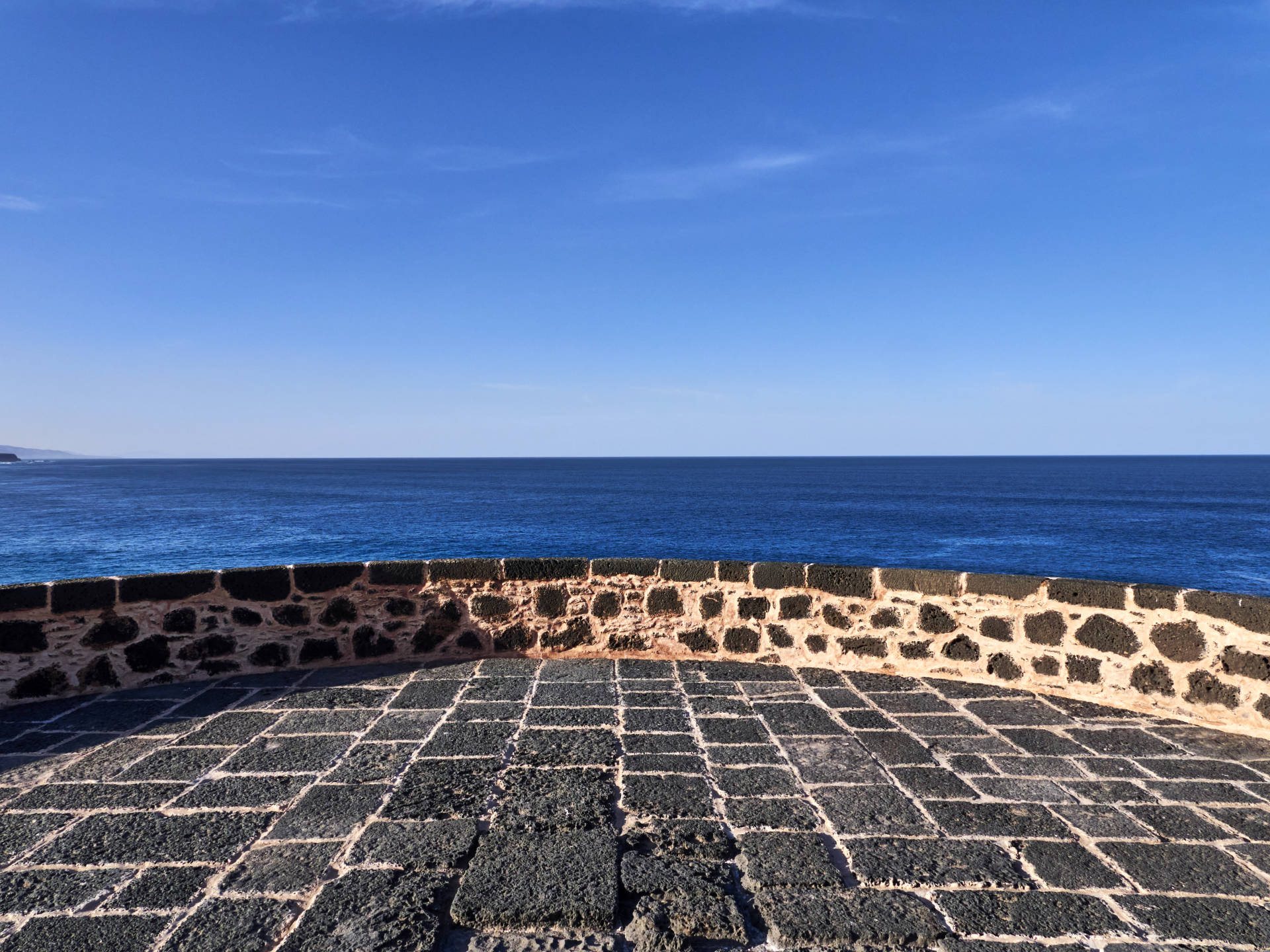 Blick vom Castillo de Rico Roque o Torre de El Tostón nach Westen über den Atlantik.